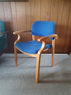 Spisebordsstol, God og robust træstol med blåt betræk.
Bemærk pletter på betræk.

Stol / lænestol / 