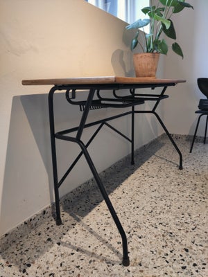 Skolepult, Ukendt, Skolebord ..perfekt til hjemmearbejde eller det cool Teenageværelse. Jeg har selv