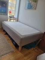 1½ seng, Ikea, Skårer