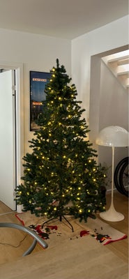 Kunstigt juletræ med lyskæde, Fin stand. Enkelte lys i lyskæden er gået ud. 180 cm højt, samles af 4