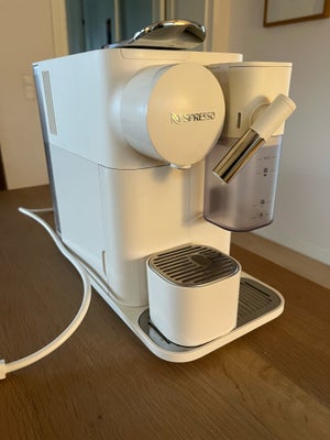 Kaffemaskine kapsler, Nespresso Lattissima one, Næsten ny Nespresso Lattissima one maskine, kvitteri