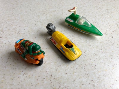 Blandet legetøj, 3 Kinderæg figur køretøj.  Længde op til 6,5 cm. Samlet pris 40 kr.                