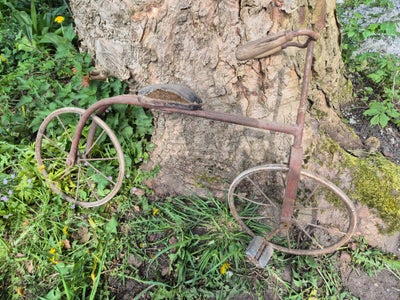 Andre samleobjekter, Antik cykel, Antik cykel til børn.
Til dekoration - den ene pedal mangler så fo
