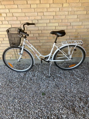 Pigecykel, shopper, andet mærke, 26 tommer hjul, 3 gear, 26”
3 Gear.
God brugt pigecykel.
cyklen er 