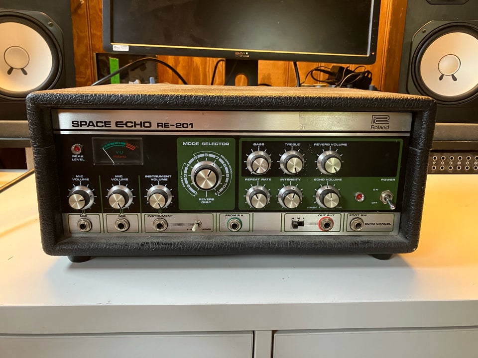 Roland RE-201 Space Echo Tape Delay / Reverb