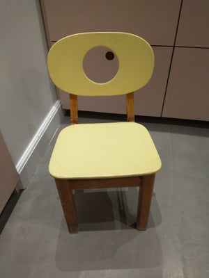 Juniorstol, Hukit, Super fin Hukit junior stol i fin gul farve.