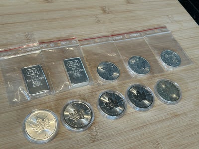 Amerika, mønter, Sælges samlet! 

1 stk 100g credit Suisse Sølvbar 999,0 fine silver
Kommer i zip po