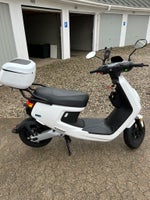 El scooter Niu Mqi+ Sport