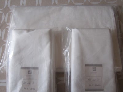 borddug, meget fin, helt ny hvid dug,
100% bomuld 155 x 280 cm.
med 12 servietter 50 x 50 cm.

fra i