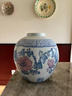 Vase, Vase, Stor kinesisk vase uden skår. 

Højde ca. 20 cm. 