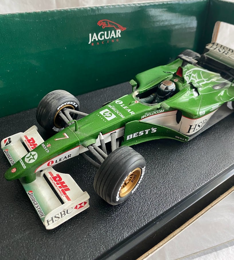 Racerbil, Jaguar Racing R1. Eddie Irvine. Hot Wheels, skala