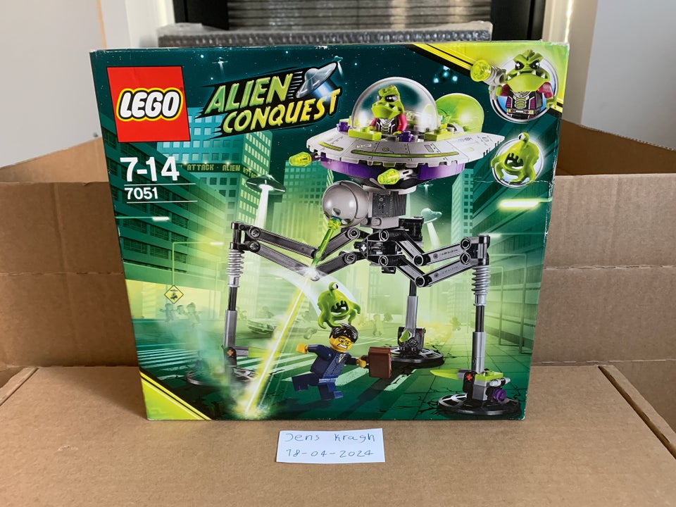 Lego Alien conquest, 7051