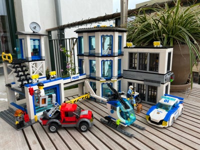 Lego City, 60141, Lego city politistation 

En klods ‘blå 8 flad’ er byttet ud med 2 x ‘blå 4 flad’
