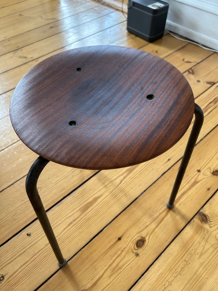 Arne Jacobsen, Dot skammel “look a like”, Teak skammel