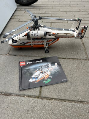 Lego Technic, Helikopter, Fint fungerende Technic helikopter sælges for 
350 kr.
Trænger til en støv