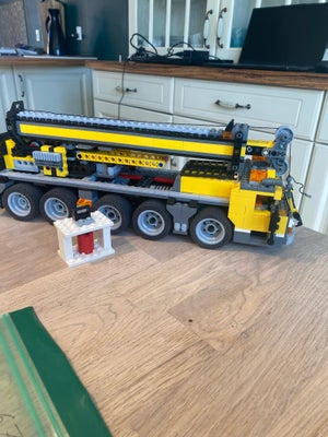 Lego Creator, 6753, Highhat transporter fra 2009

Brølende ned ad vejen med en last af biler, har de