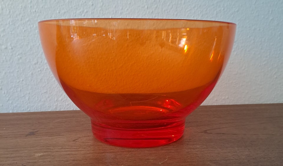 Orange plastik, Stor skål