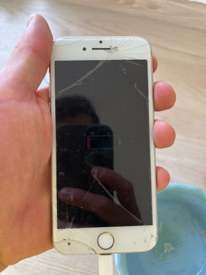 iPhone 7, 32 GB, hvid, Rimelig, Virker fint men skærm defekt