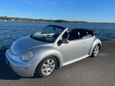 VW New Beetle, 1,4 Cabriolet, Benzin, 2003, km 235000, sølvmetal, nysynet, ABS, airbag, 2-dørs, cent
