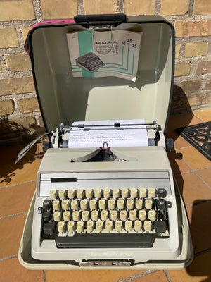 Skrivemaskine, Gabriele, Super sød og fin skrivemaskine. Har fået nyt farvebånd og kan skrive mange 