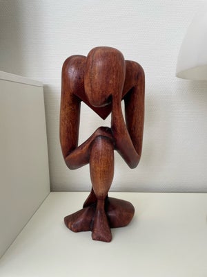 Træfigurer, Stor træfigur, Meget stor træfigur “Tænkeren” hel og intakt
H 37 cm B 17 cm
