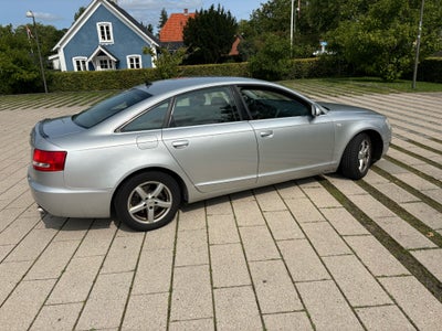 Audi A6, 2,4 V6, Benzin, 2004, sølvmetal, træk, nysynet, klimaanlæg, aircondition, ABS, airbag, 4-dø