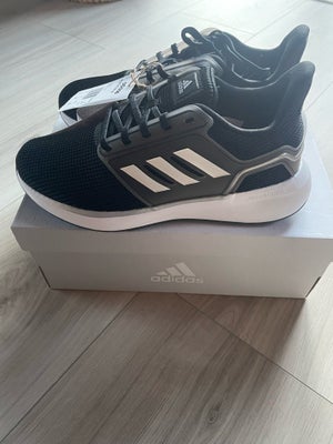 Sneakers, str. 39,5, Adidas ,  Ubrugt, HELT NYE STADIG I KASSEN. 

Pris ved Adidas 550kr

Super smar