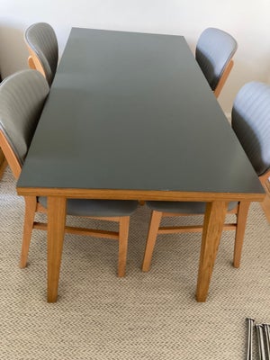 Spisebord, Eg, b: 75 l: 150, Lækkert flot spisebord 75 cm højt i rigtig fin stand grå overflade skal