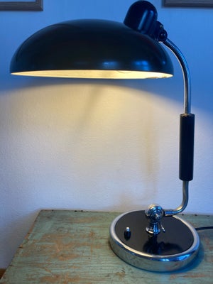 Christian Dell, Kaiser Idell 6632, bordlampe, Meget sjælden Kaiser Idell model 6632 i sort lakering 