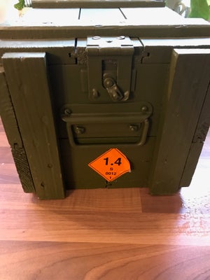 Militær, Militær kasse 35 cm lang og 25 cm bred