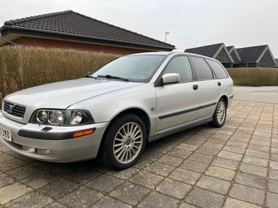 Volvo V40, 1,8, Benzin, 2004, km 245000, grå, træk, aircondition, 5-dørs, st. car., centrallås, 17" 