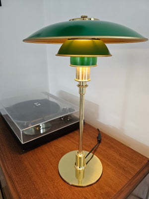 Lampe, Ph, Poul Henningsen PH-3/2 Bordlampe med grønne metal skærme samt med fod af messing.