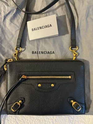 Crossbody, Balenciaga, læder, NY / UBRUGT Sort “Neo Classic” leather crossbody bag. 
Sælges m. dustb