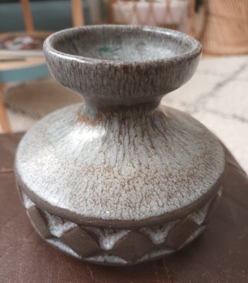 Keramik, Vase, Frank, Vase fra Frank eramik.
Mål: dia cm bund 10.5, top  6.5cm, højde 9cm