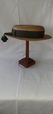 Hat, Skole uniform stråhat, Ikke mærke, str. 18,5x15 cm.,  Strå,  Strå,  Næsten som ny, Vintage.  "S