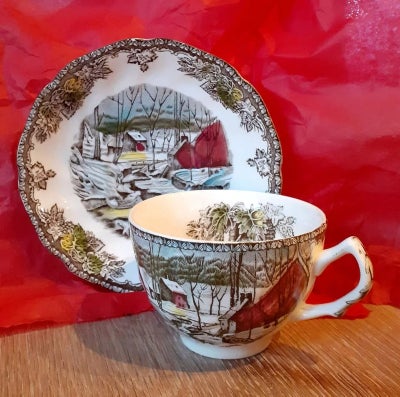 Porcelæn, en kop med en lille underkop,  Johnson Bros, Kop med en lille underkop i engelsk porcelæn 