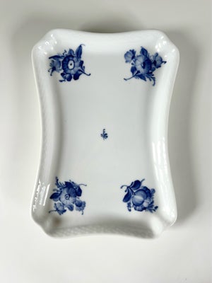 Porcelæn, Fad, Royal Copenhagen, Blå blomst flettet
Fad 10/8181
Måler 24 cm