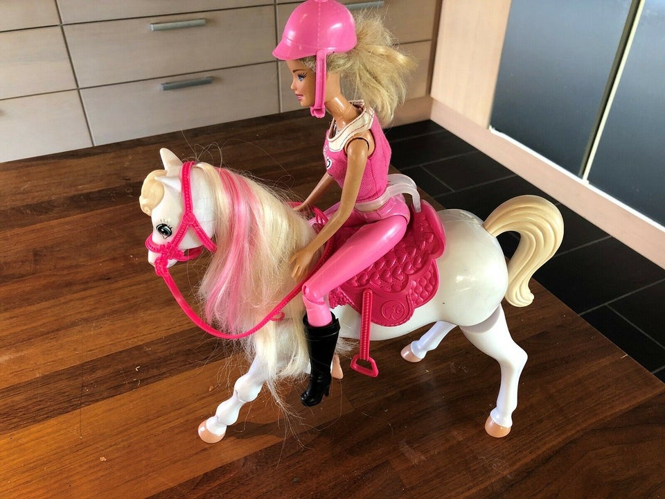 Barbie med hest – dba.dk – Køb og Salg af Nyt og Brugt