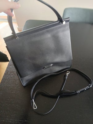 Anden håndtaske, By Malene Birger, læder, Fin sort håndtaske med lyserødt og grønt ruskindsfor. 