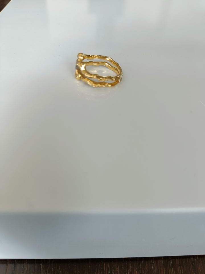 Ring, forgyldt, Maanesten