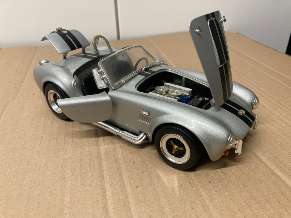 Modelbil, Shelby Cobra 427S/C 1/18, skala 1:18