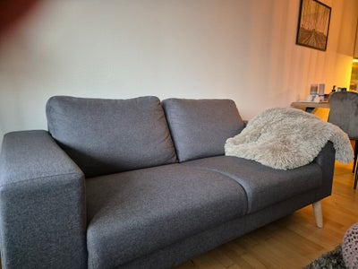 Sofa, stof, 2 pers., Min datter sælger denne fine lille sofa.

Sofaen er fra et ikke-ryger hjem og e