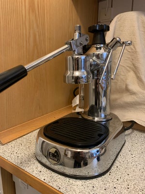 Espressomaskine, La pavoni, La Pavoni Europiccola.  
 Brugt af mig siden starten af året. Inden jeg 