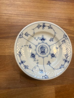 Porcelæn, Musselmalet tallerken , B&G, Kagetallerken med en diameter på 15,5 cm.

B&G nr. 1002.

I f