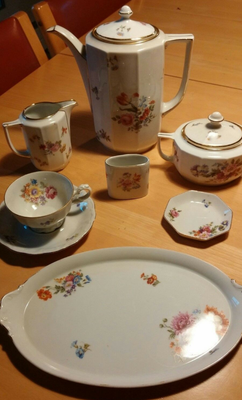 Porcelæn, Kaffe sæt kaffestel, Bavaria, Antikt stel med fin guldkant

Smukt stel med kande, sukkersk