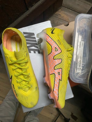 Fodboldstøvler, Nike mercurial vapor 15 elite, Nike, str. 44, Nike mercurial vapor 15 - elite

Str 4