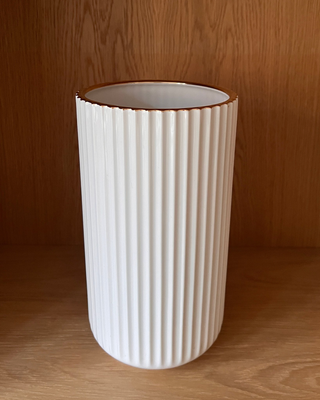 Vase, Vase guldkant Lyngby, STOR Lyngby vase i hvid porcelæn med guld kant 25 cm høj
Deluxe Edition 