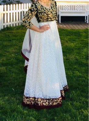 Festkjole, Gulnaaz, str. S, Rigtig flot indisk/pakistansk maxi kjole i hvid med Bordeaux og mørkegrø