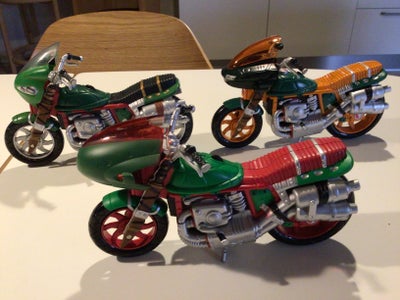 3 motorcykler, Teenage Mutant Ninja Turtles, 3 stk. motorcykler fra 2002. Længde 22 cm. Samlet pris