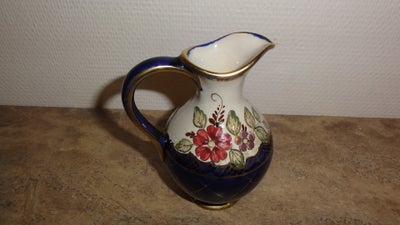 Vase, FLORA GAUDA HOLLAND. 639, Højde ca. 14,5 cm.
I fin stand uden afslag.
Sender gerne mod betalin
